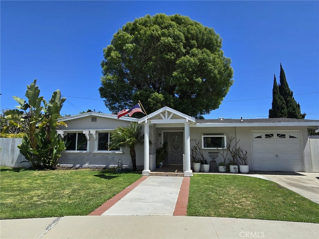 Property Photo: 6975 E El Roble Street CA 90815