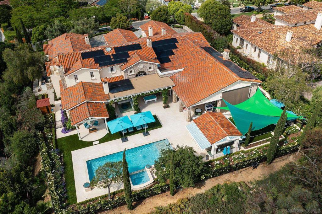 Property Photo: 6709 Calle Ponte Bella CA 92091