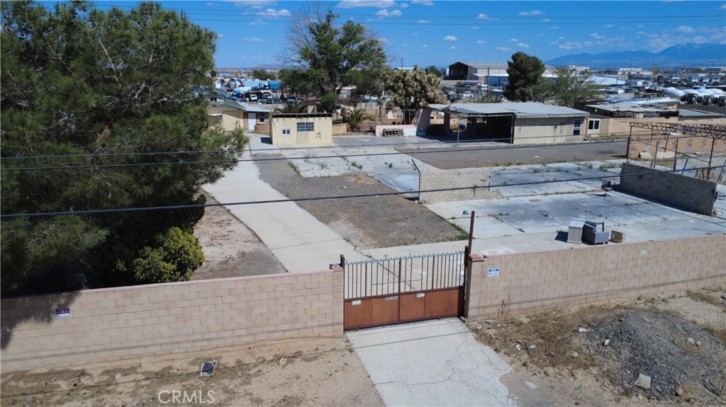 Property Photo: 42336 5th Street E CA 93535