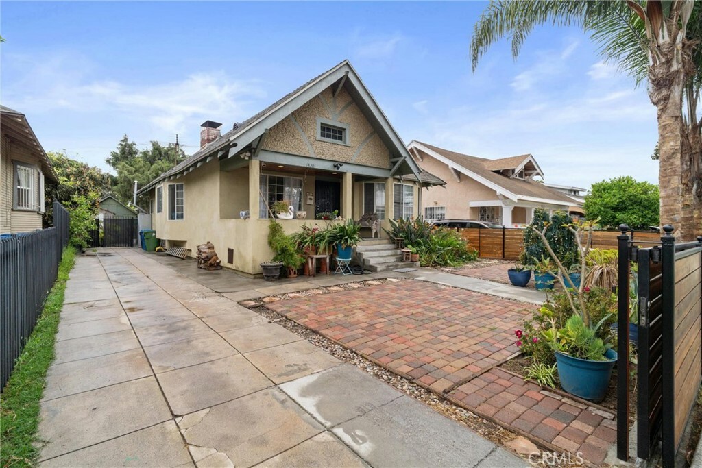 Property Photo: 1320 W 50th Street CA 90037