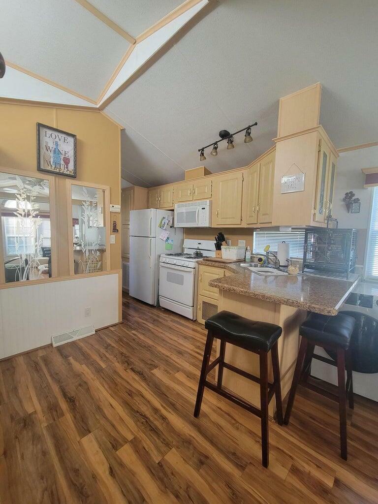 Property Photo: 430 Post Road 270 ME 04090