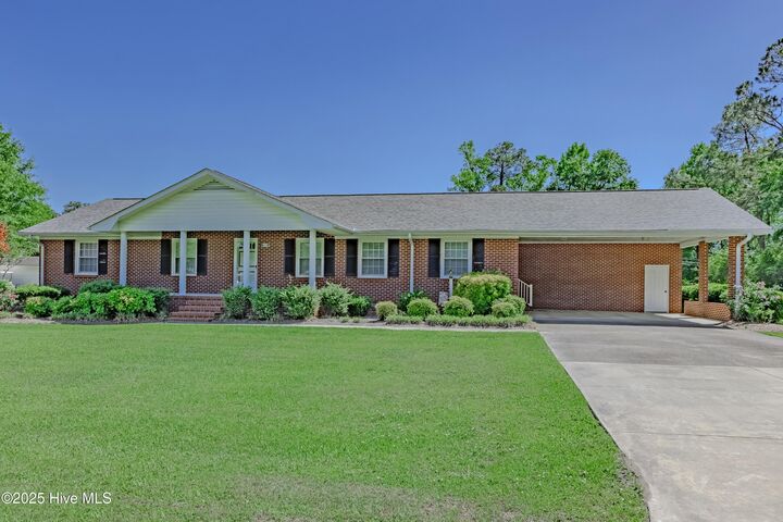 Property Photo:  608 E Stanford Street  NC 28518 
