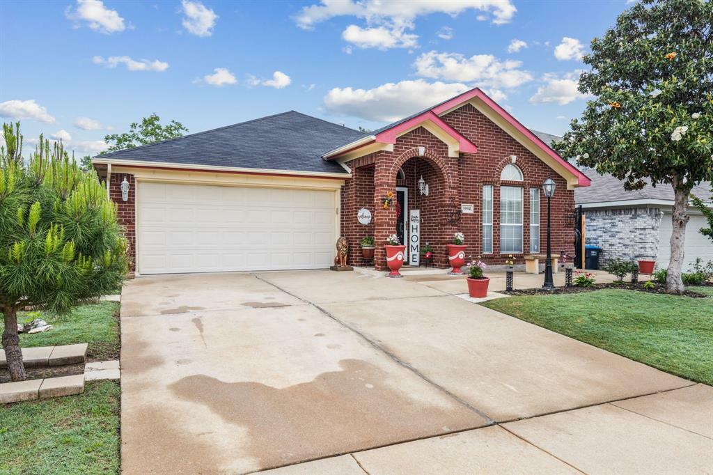 Property Photo: 3994 Sarasota Springs Drive TX 76123