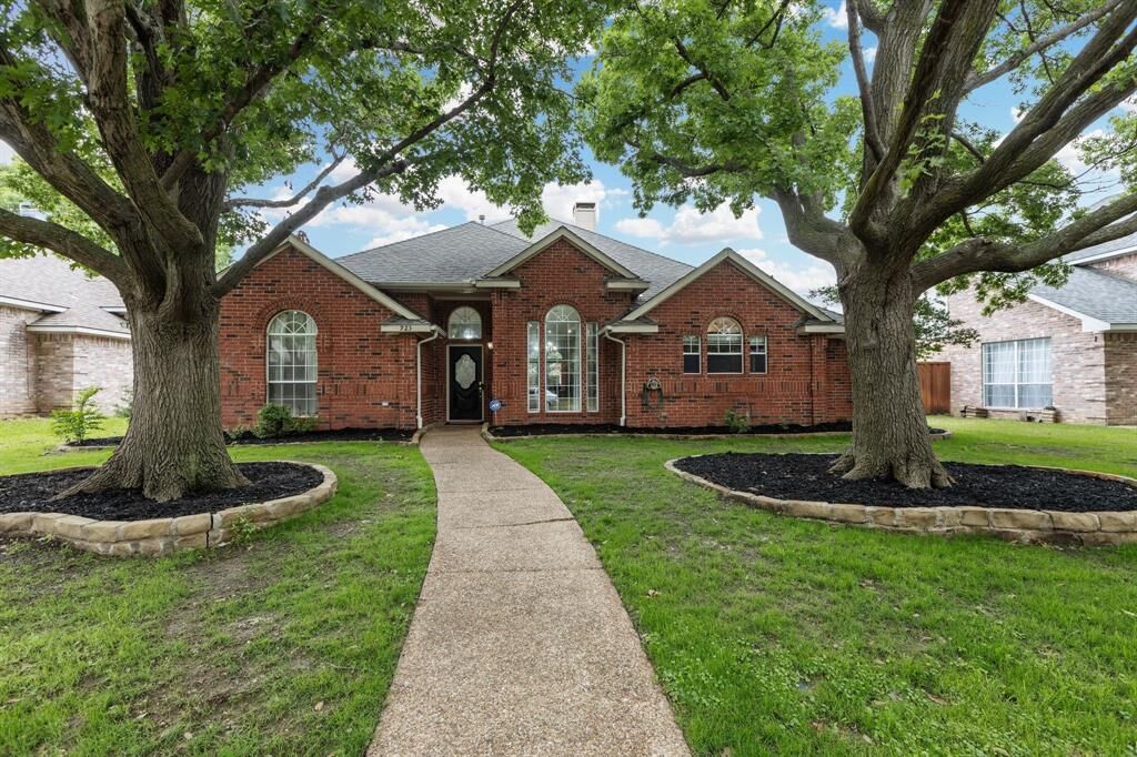 Property Photo:  923 Sycamore Creek Road  TX 75002 