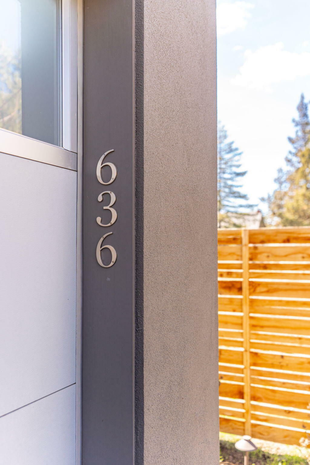 Property Photo:  636 NW Portland Avenue  OR 97703 