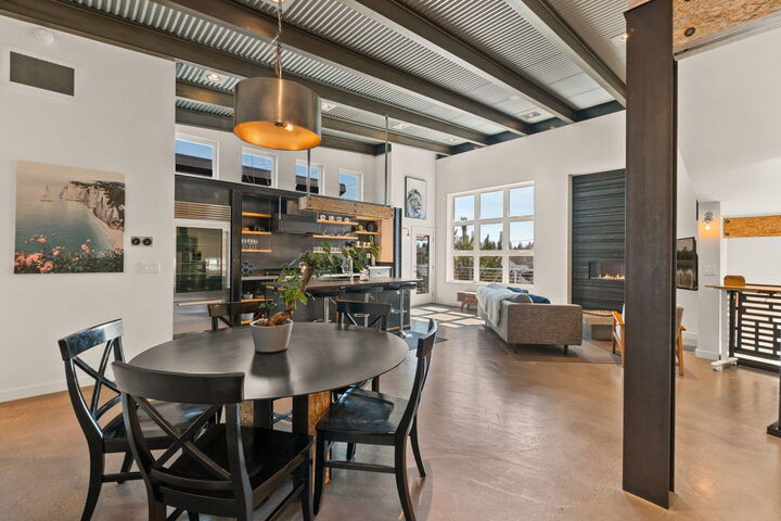 Property Photo:  636 NW Portland Avenue  OR 97703 