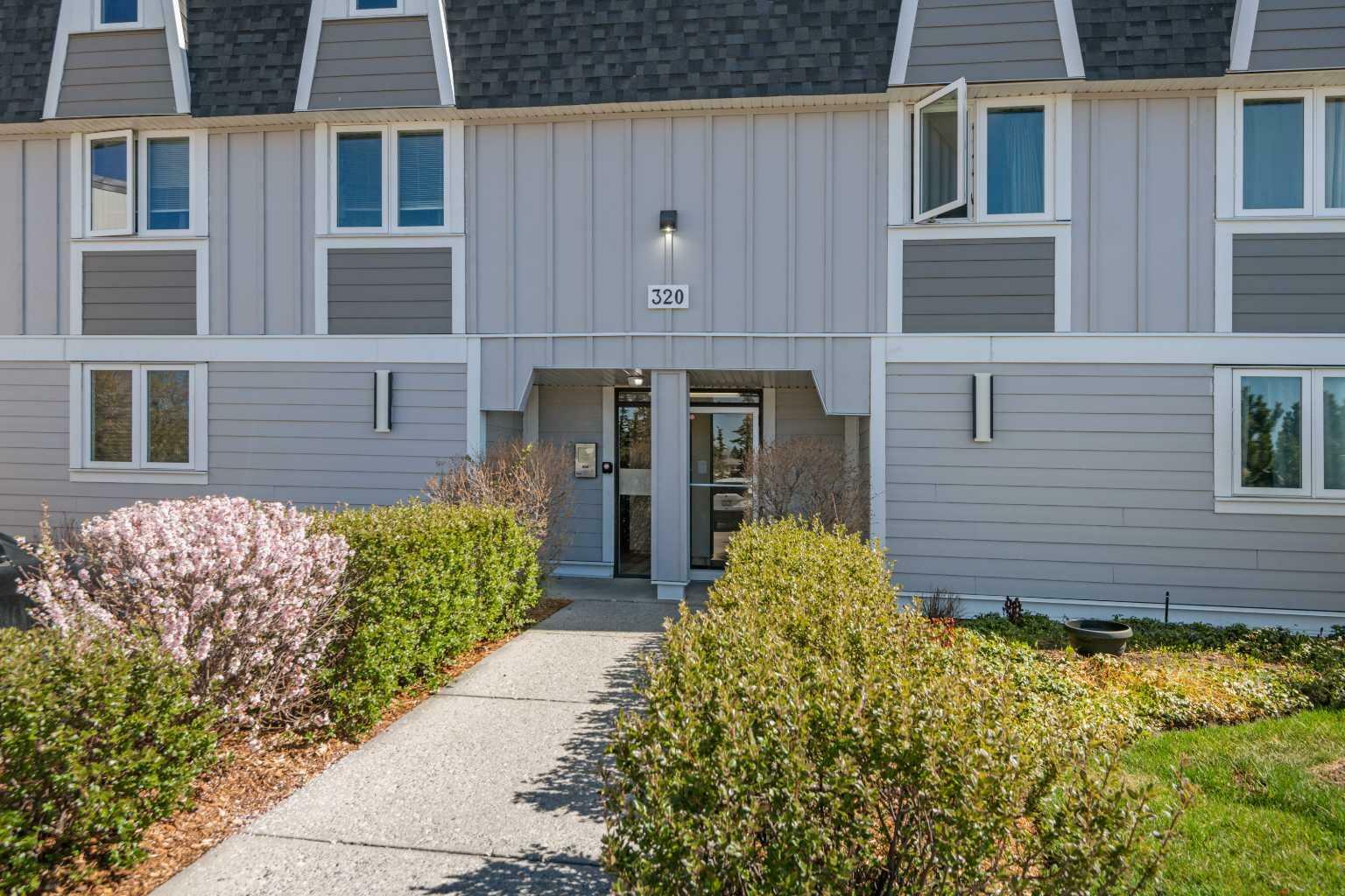Property Photo: 320 Cedar Crescent SW 302 AB T3C 2Y8