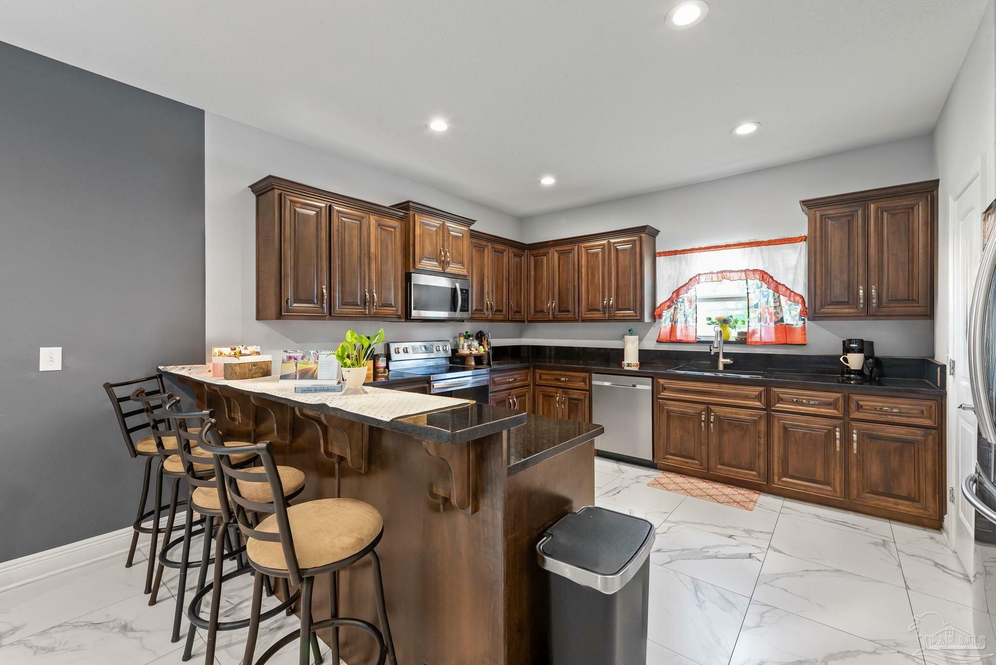 Property Photo: 35 NW Baywoods Ct FL 32548