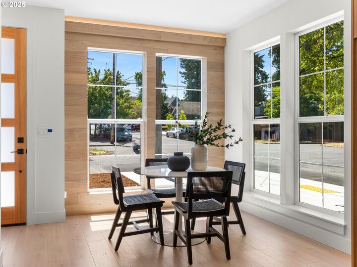 Property Photo:  3003 NE Ainsworth St 1  OR 97211 