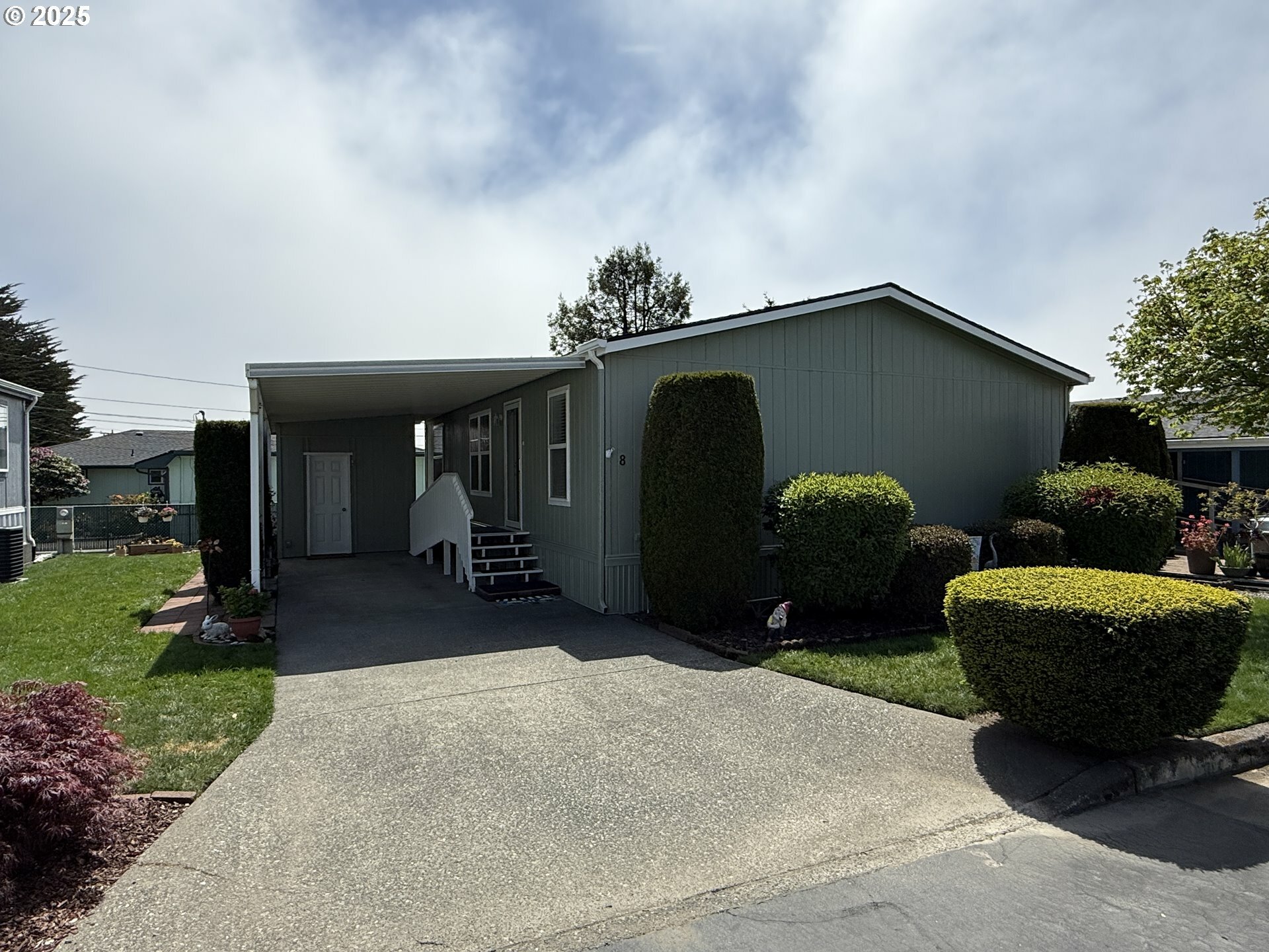 Property Photo: 98042 W Benham Ln 8 OR 97415