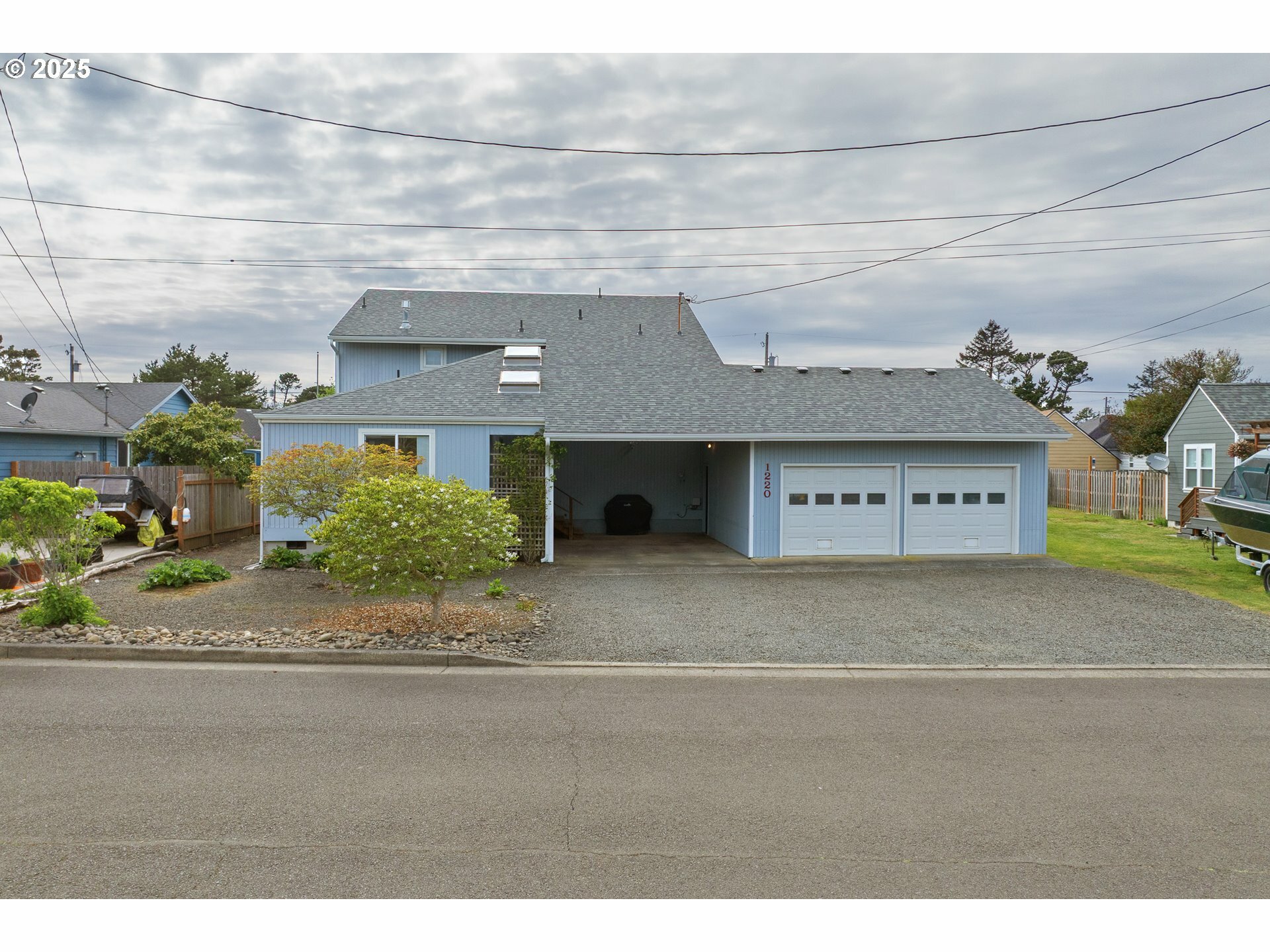 Property Photo: 1220 S Edgewood St OR 97138