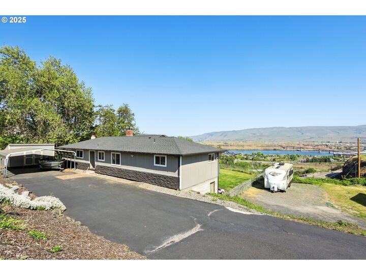 Property Photo:  3103 Fremont St  OR 97058 