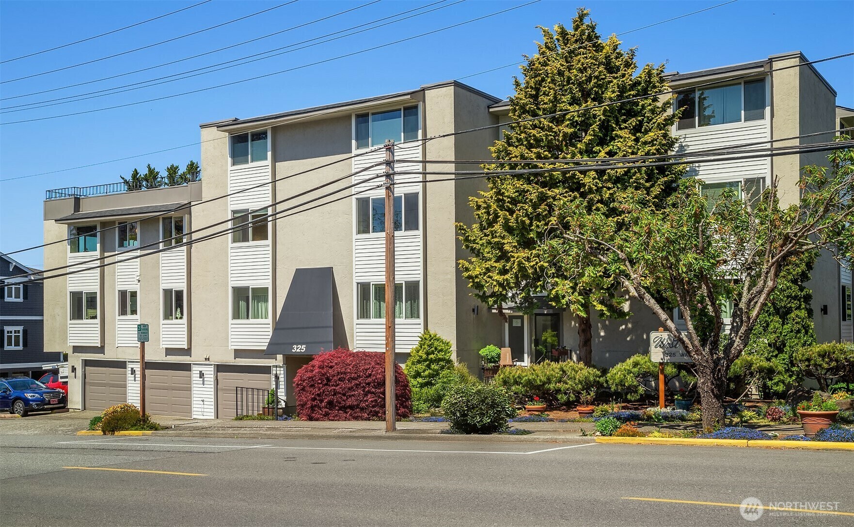 Property Photo: 325 Walnut Street 201 WA 98020