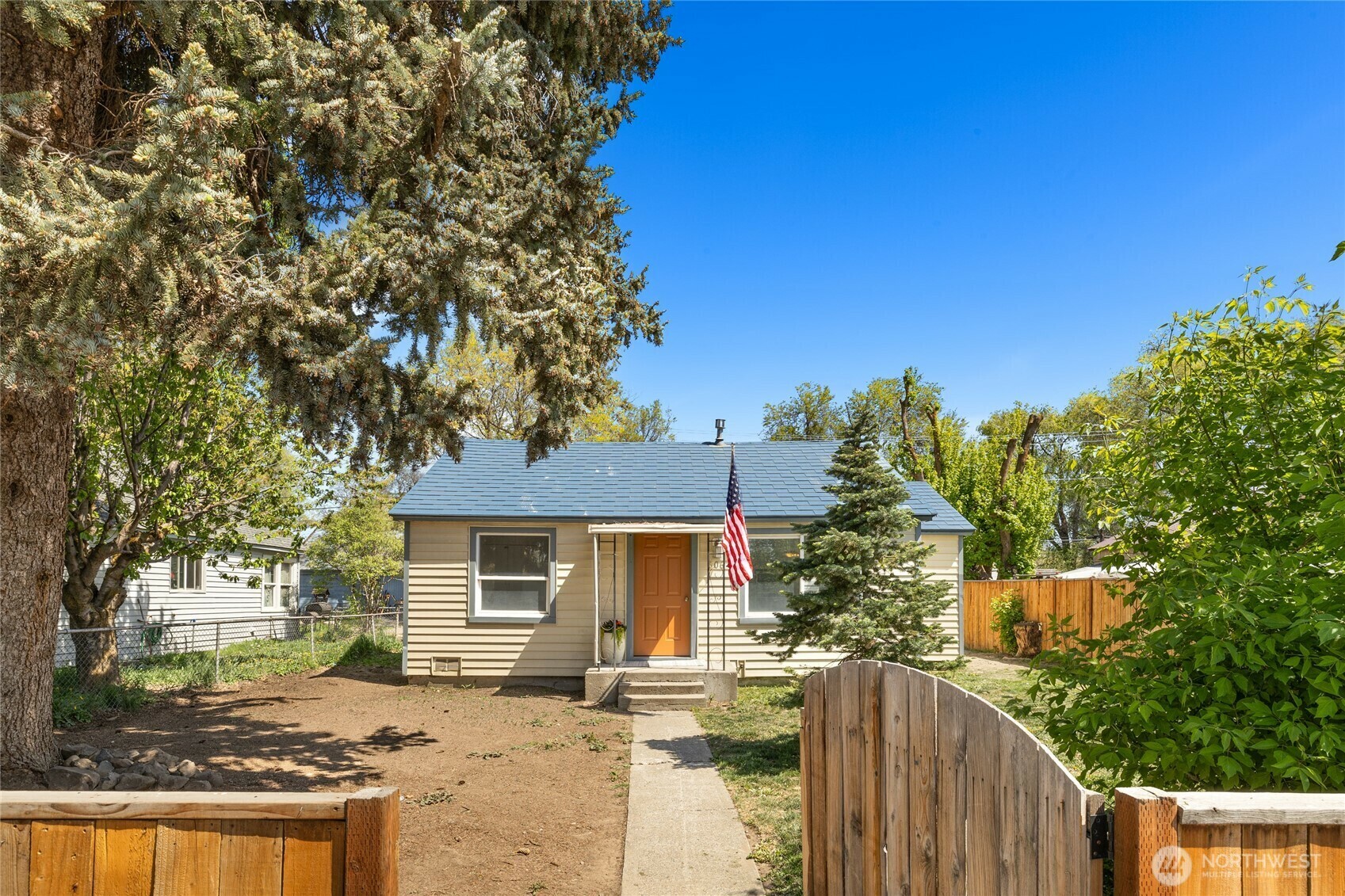 Property Photo: 506 S Pearl Street WA 98926