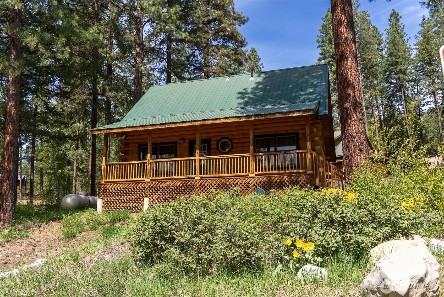 Property Photo: 45 Fawn Creek Road E WA 98862