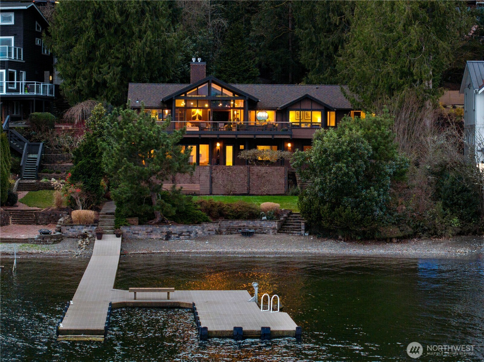 Property Photo: 1402 W Lake Sammamish Parkway SE WA 98008