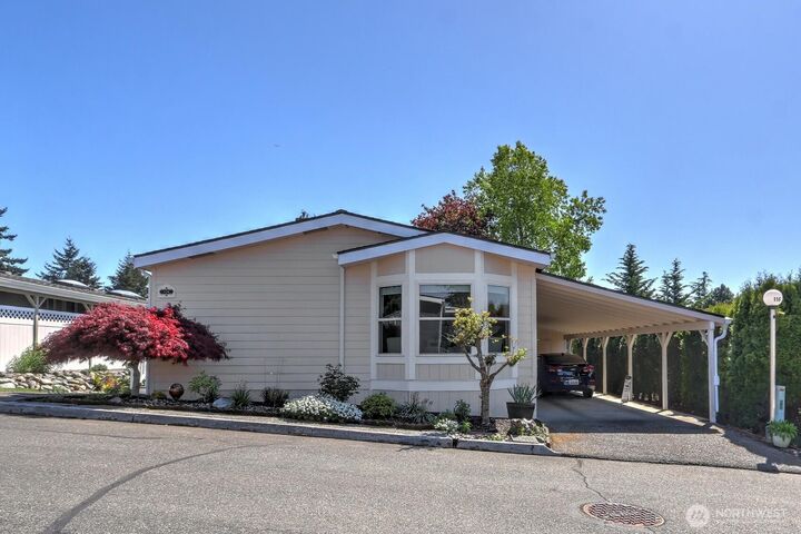 Property Photo: 1427 100th Street SW 116 WA 98204