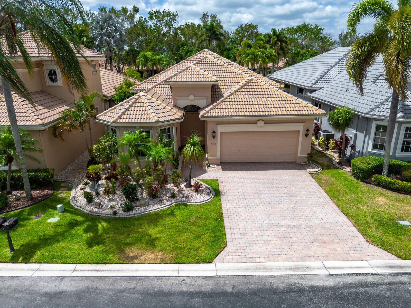 Property Photo: 7098 Veneto Drive FL 33437