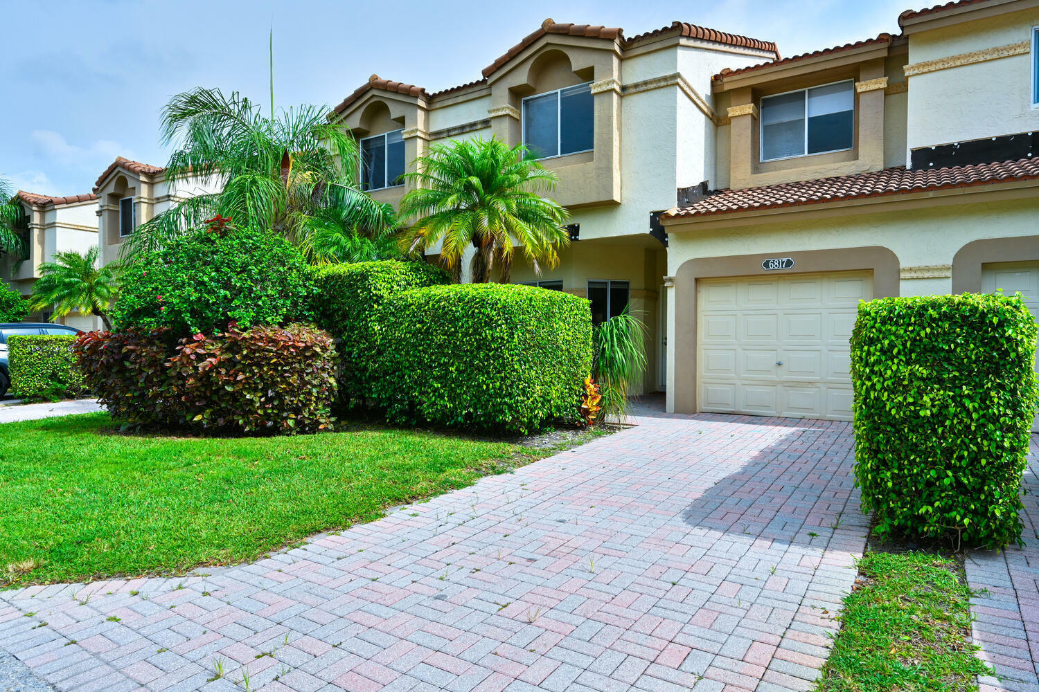 Property Photo:  6817 Via Regina  FL 33433 