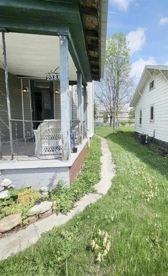 Property Photo: 208 Randolph Street IN 47374