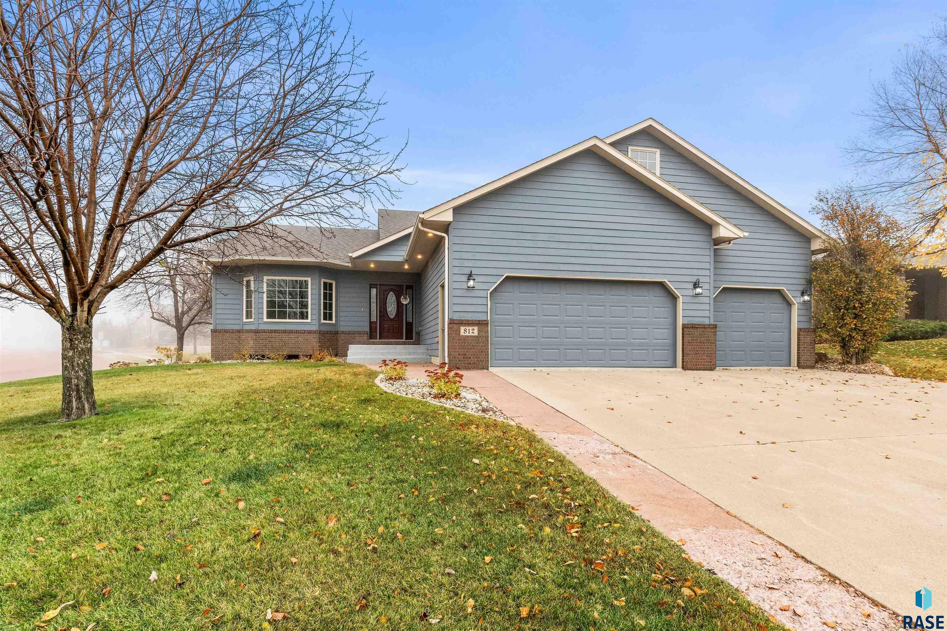 Property Photo: 812 W Quail Creek Cir SD 57108
