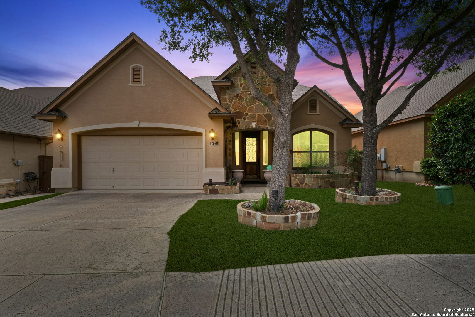 Property Photo: 18211 Dogwood Path TX 78259