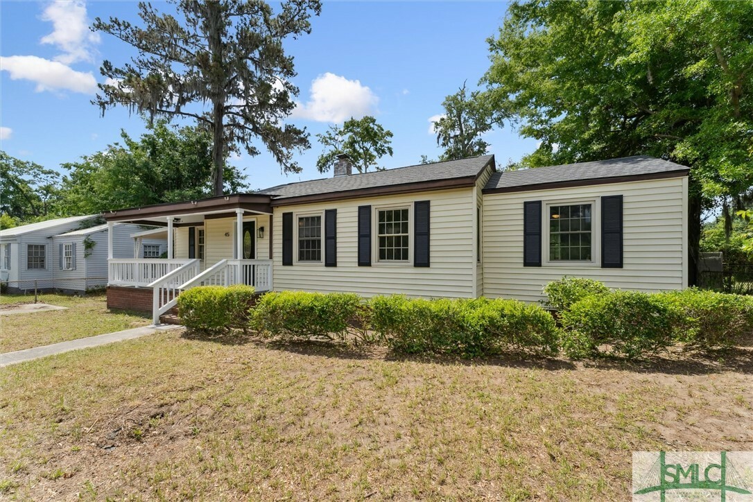 Property Photo: 45 S Parkwood Drive GA 31404