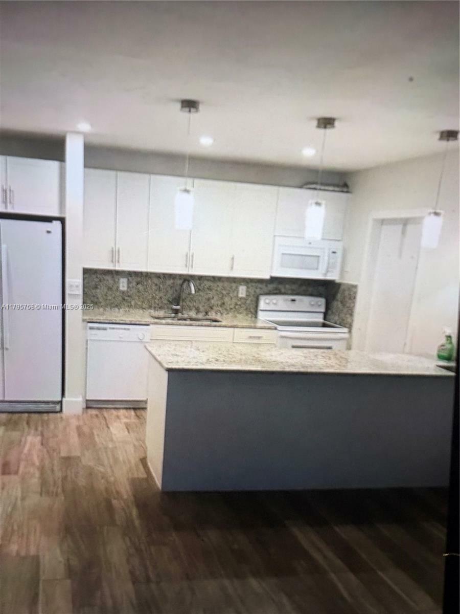 13864 SW 90th Ave  Miami FL 33176 photo