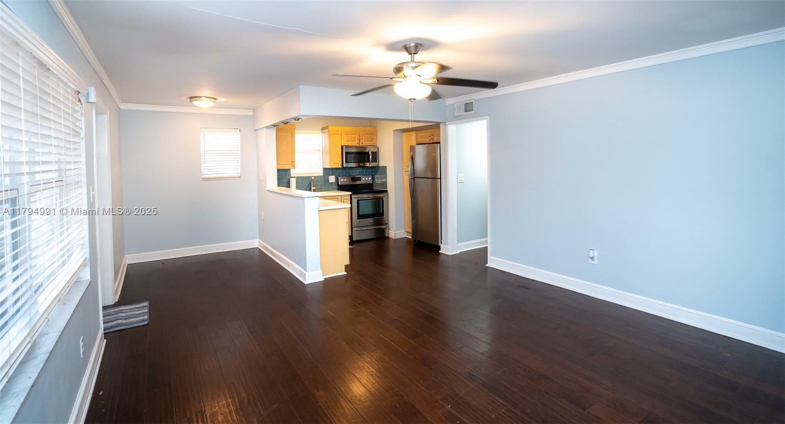 Property Photo: 1527 Jackson St 1 FL 33020