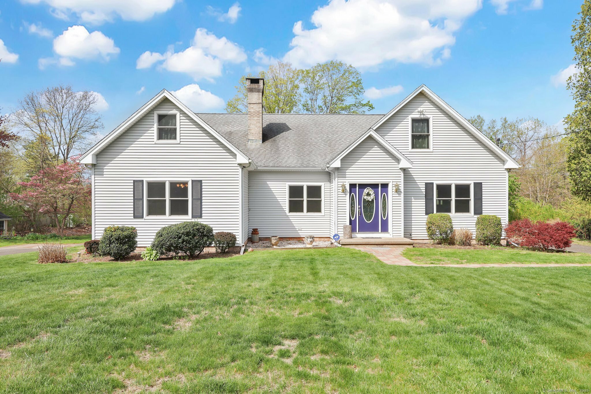 Property Photo: 1404 Meriden Avenue CT 06489