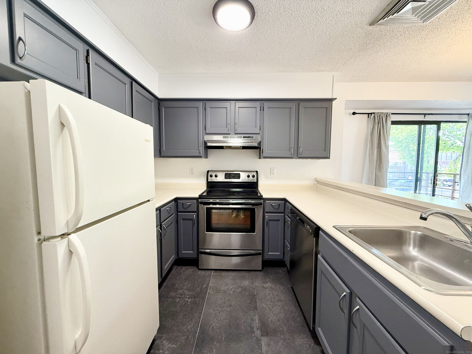 Property Photo: 1204 Whitney Avenue Apt 201 CT 06517