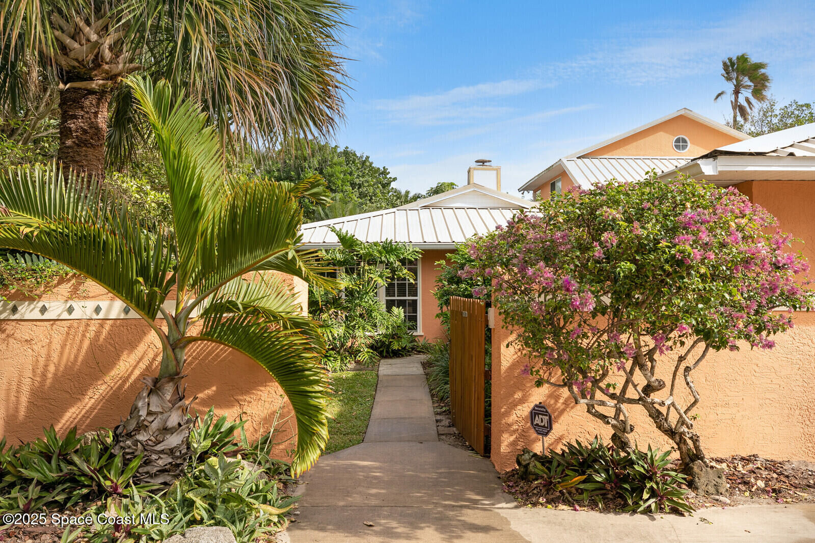 Property Photo:  411 Oak Street  FL 32951 