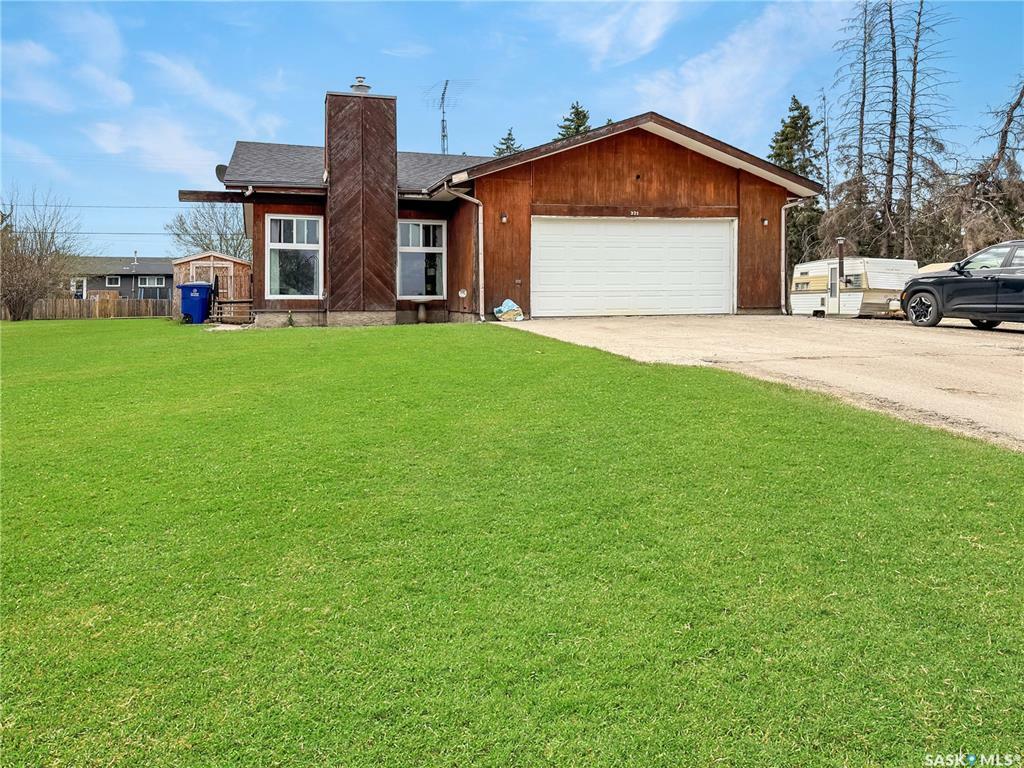 Property Photo: 321 Arthur Street SK S0M 0N0