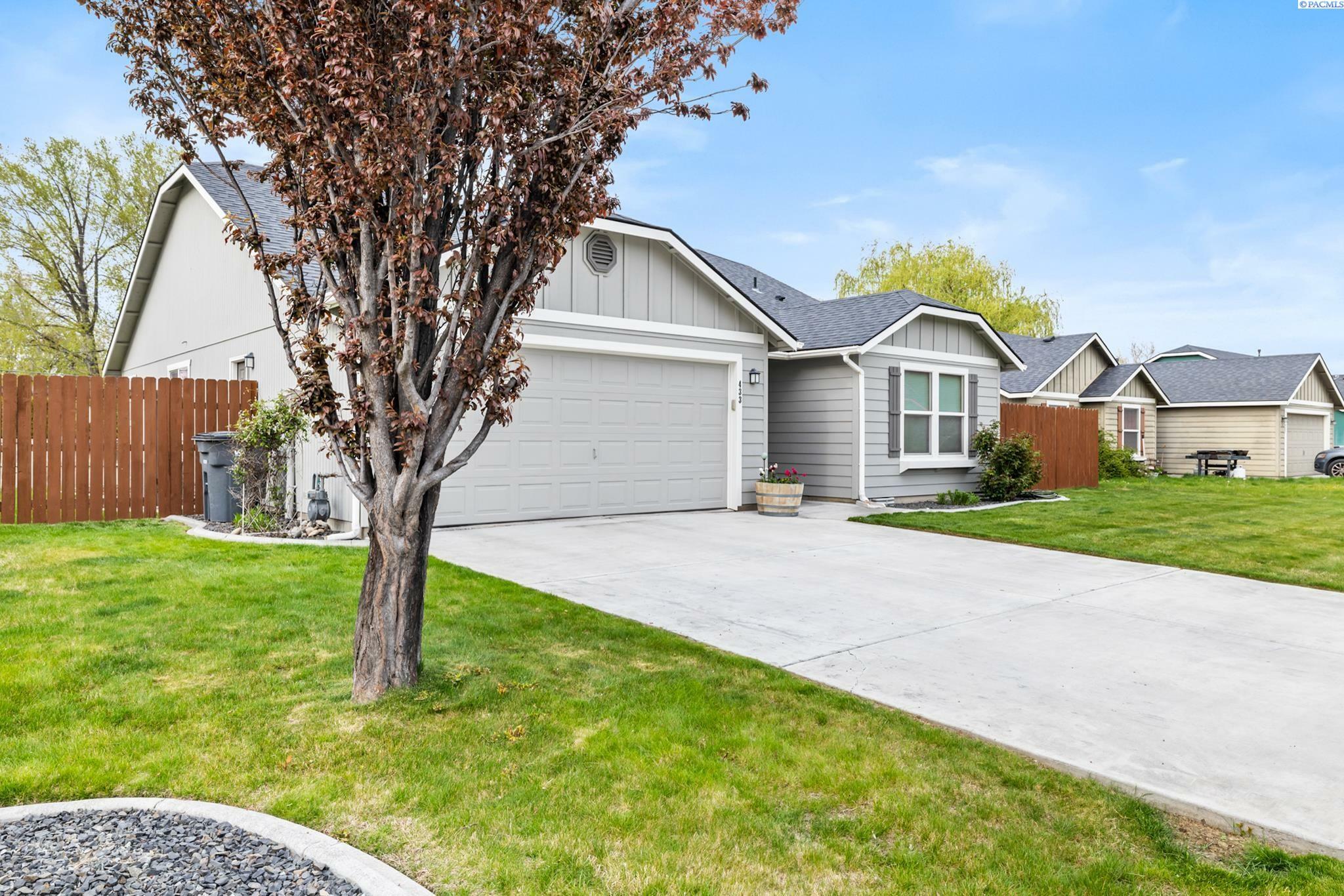 Property Photo: 433 S Irving Place WA 99336