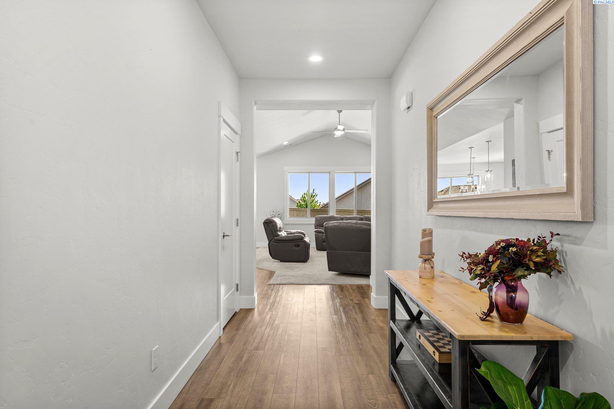 Property Photo: 2738 Broken Top Ave WA 99354