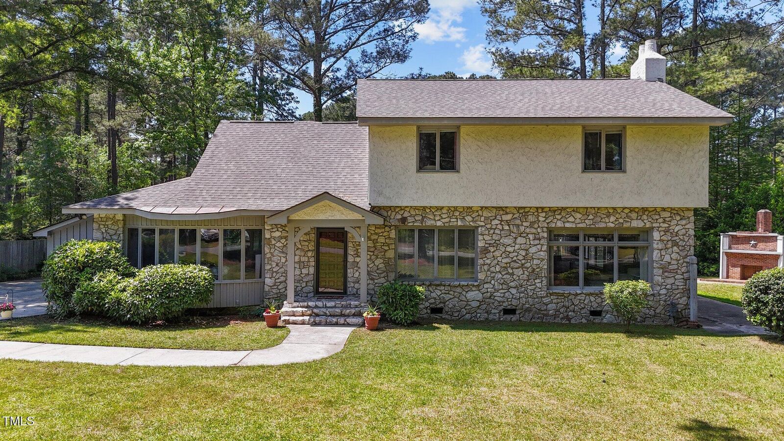 Property Photo: 409 W Holding Street NC 27577