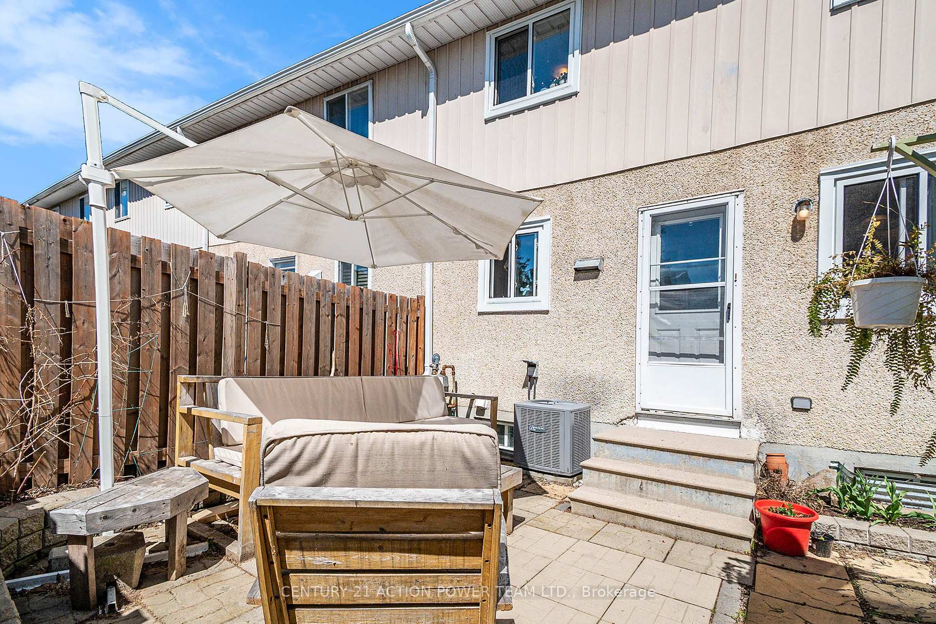 Property Photo: 1554 E Beaverpond Drive 125 (E) ON K1B 3R9
