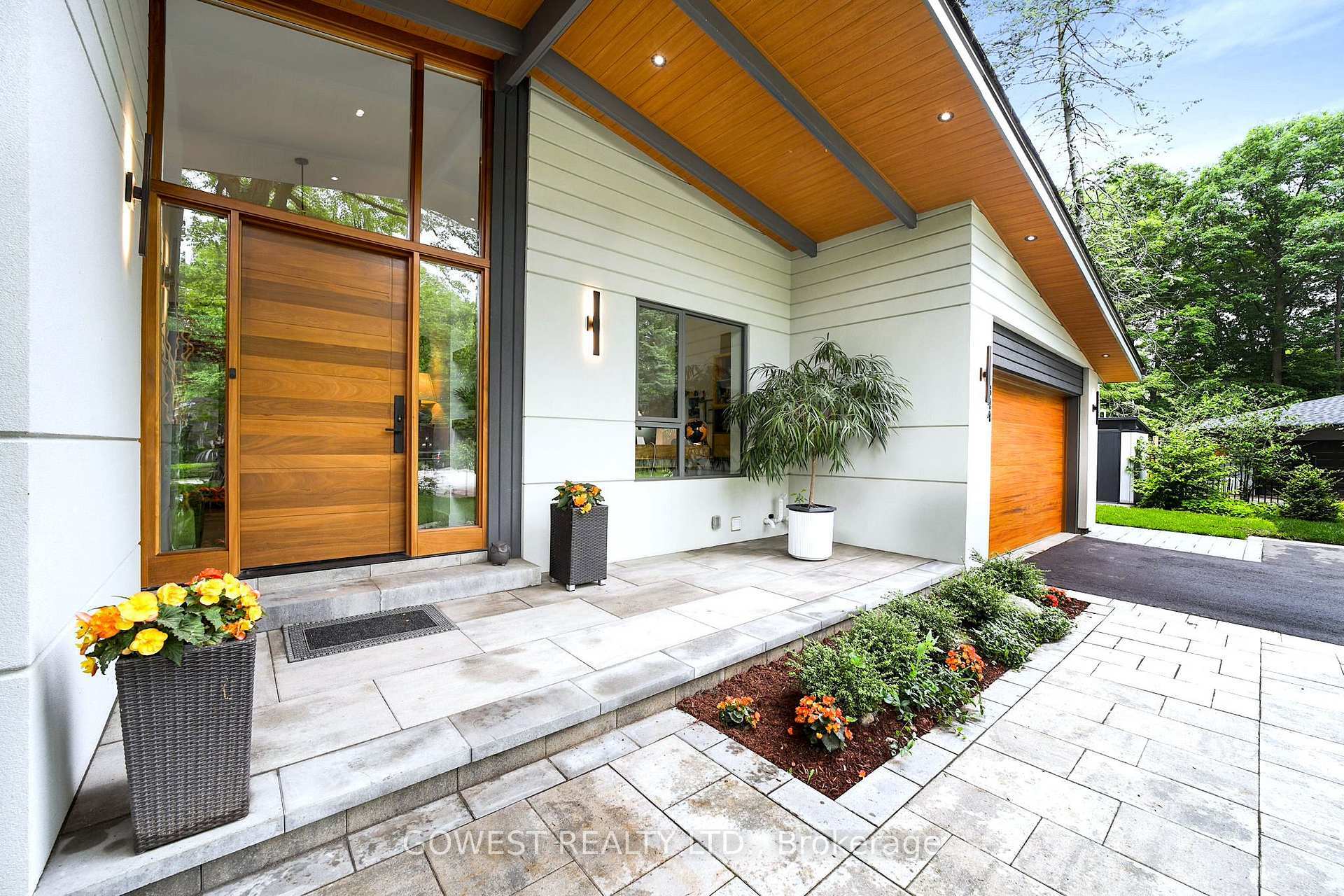 Property Photo: 344 Dalewood Drive ON L6J 4P5