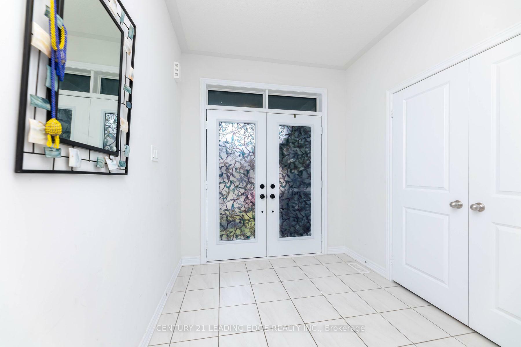 Property Photo: 163 Fallharvest Way ON L4A 0R8