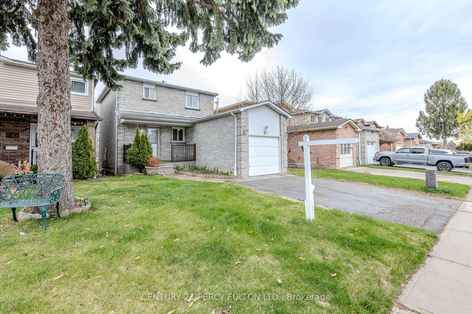 Property Photo: 21 Trawley Crescent ON L1S 5Y7