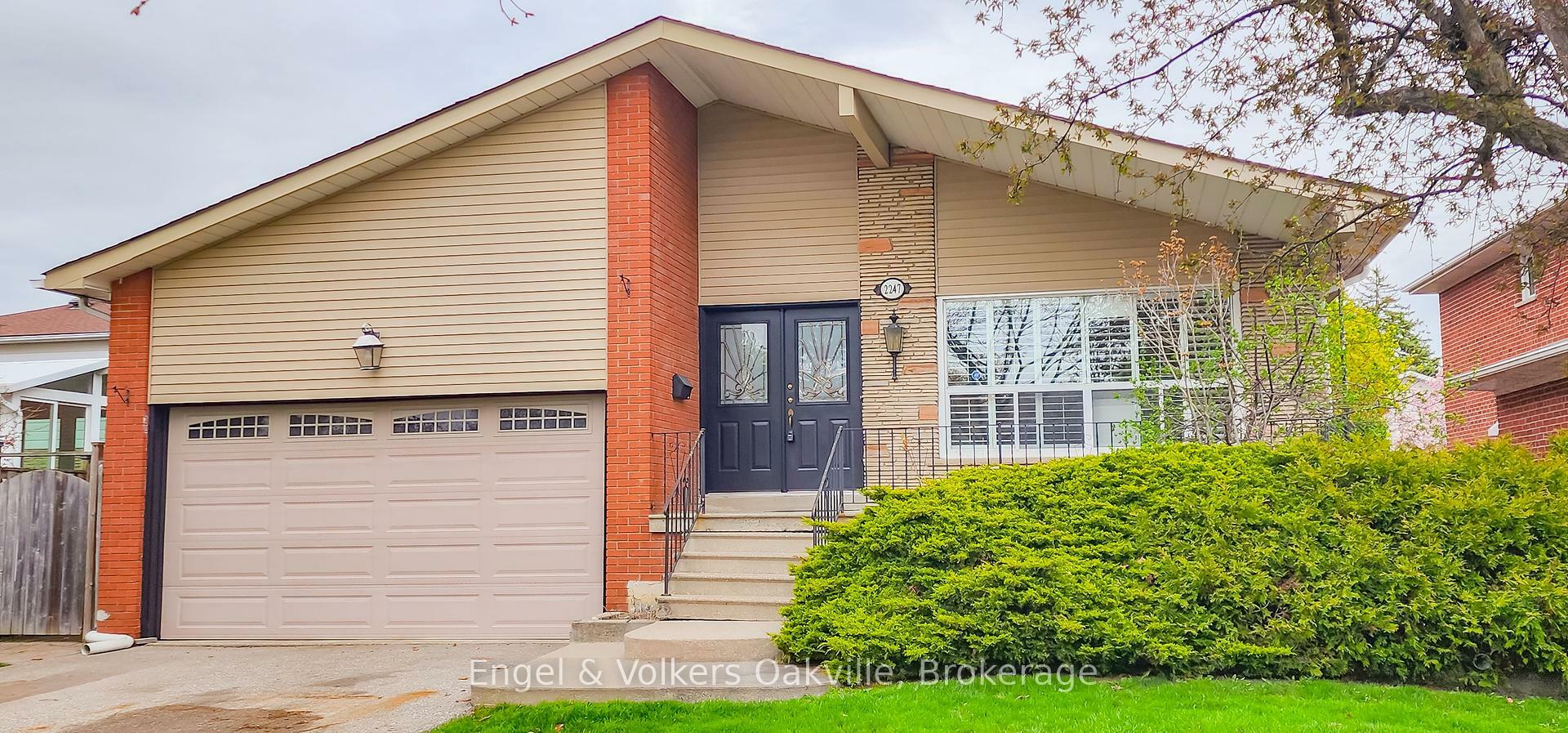 2247 Malden Court  Mississauga ON L5K 1W4 photo