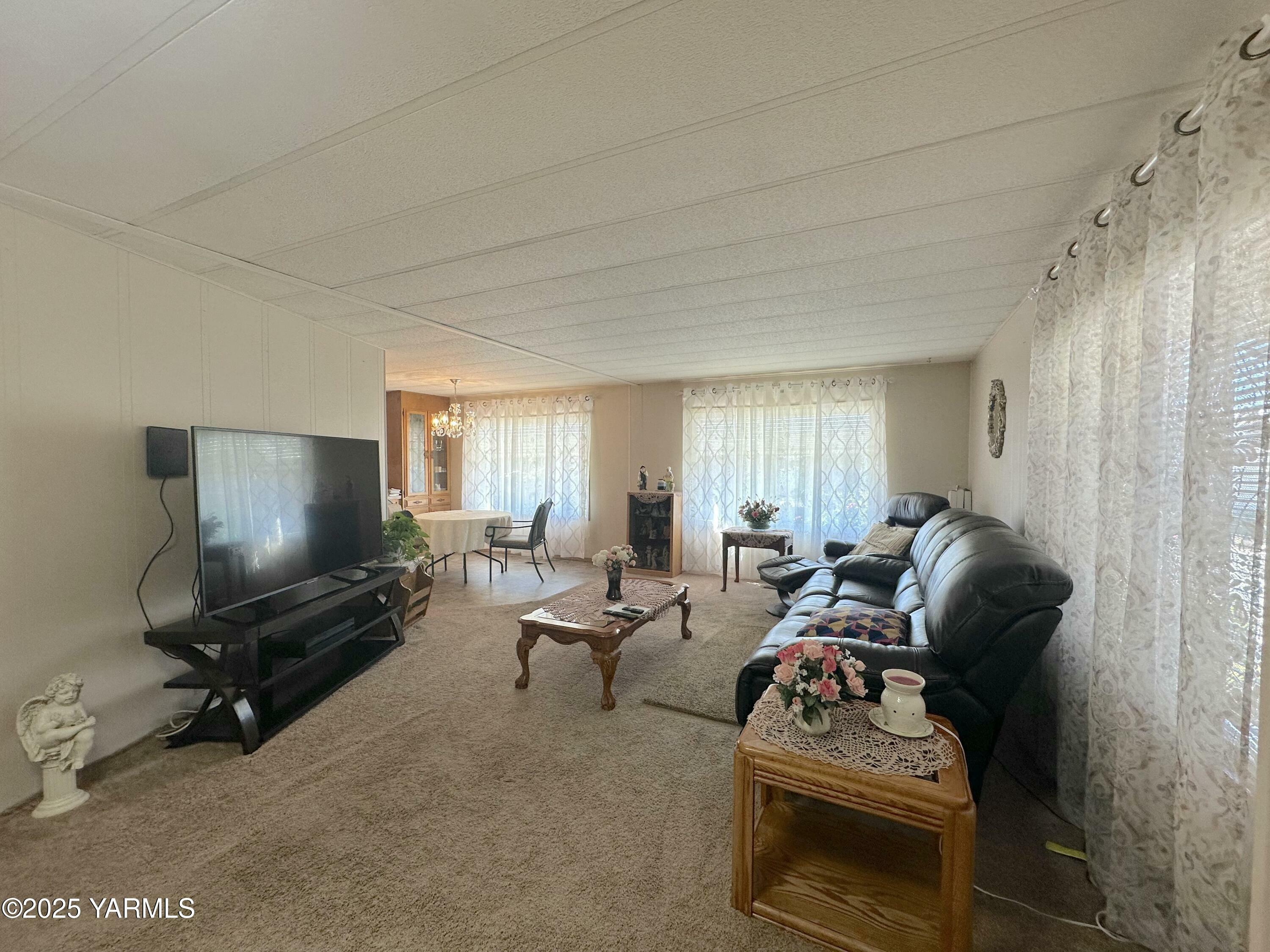 Property Photo: 18 W Washington Ave 11 WA 98903