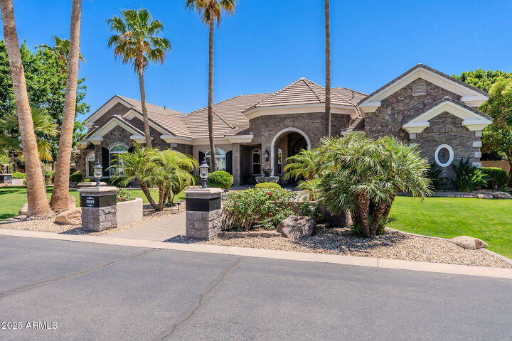 Property Photo:  3949 E Norcroft Circle  AZ 85215 