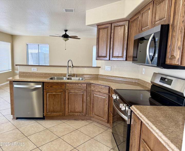 Property Photo:  4301 E Graythorn Avenue  AZ 85044 