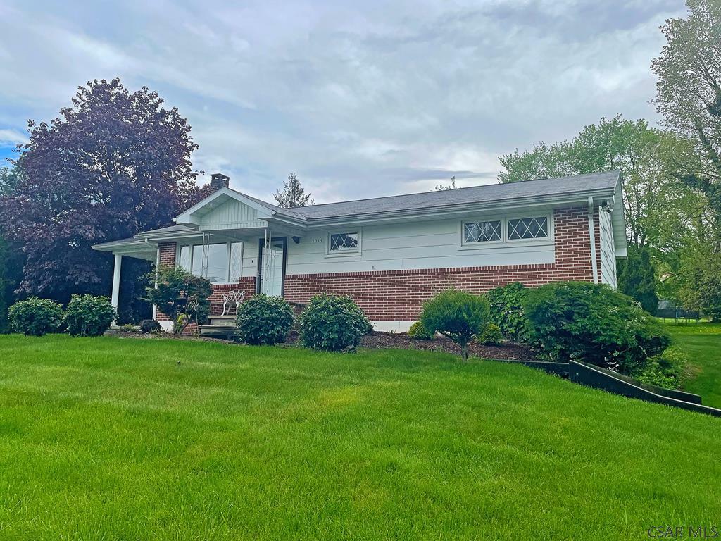 Property Photo: 1015 Locust Street PA 15951