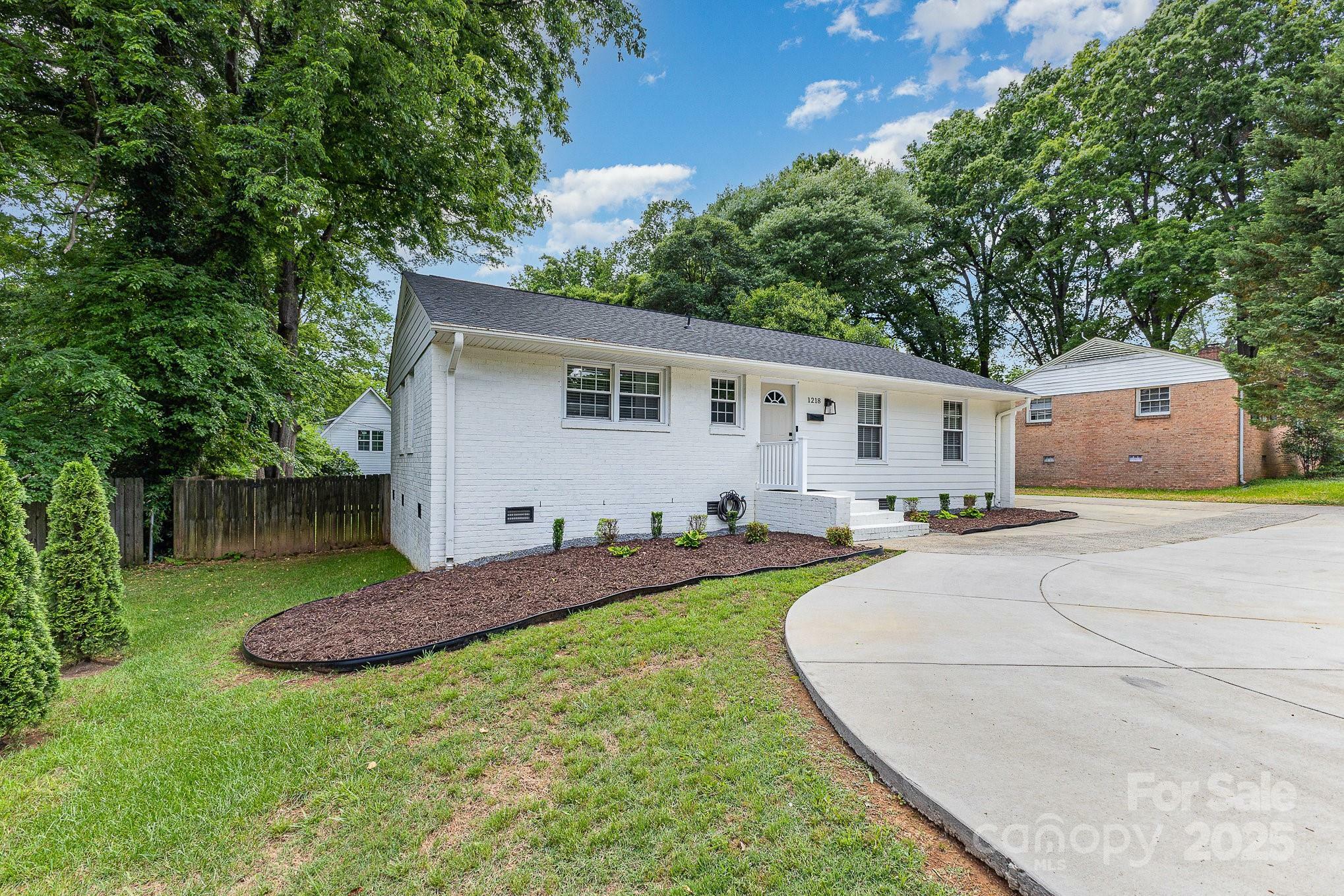 1218 E Woodlawn Road  Charlotte NC 28209 photo