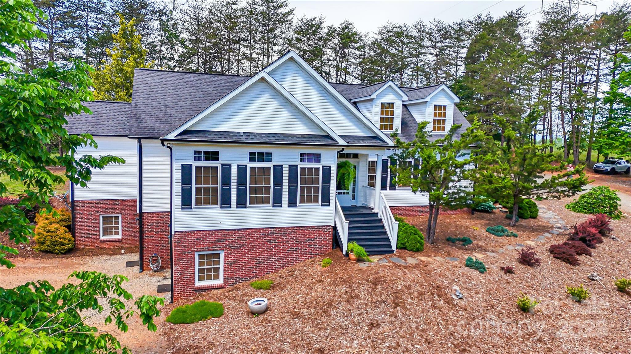 Property Photo: 5562 Jenkins Road NC 28655