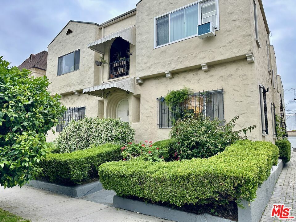Property Photo: 337 N Spaulding Ave CA 90036