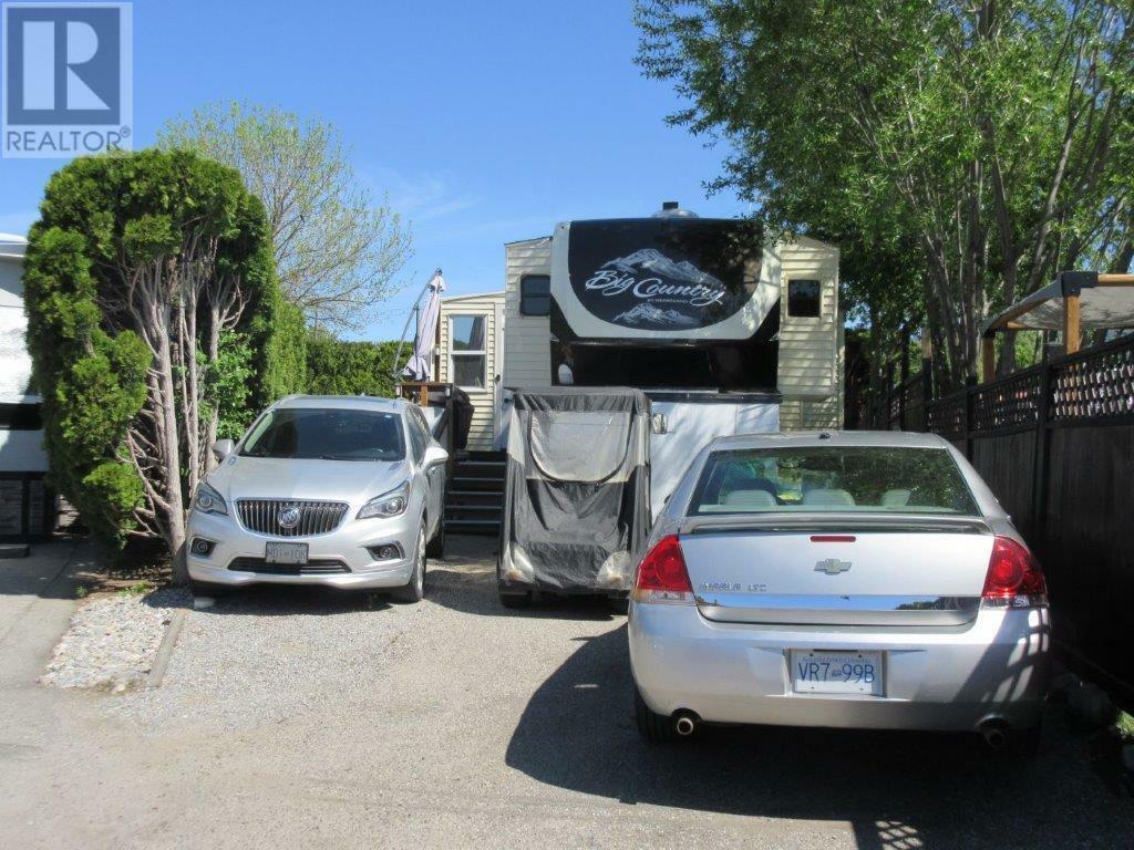 Property Photo: 415 Commonwealth Road 28 BC V4V 1P4