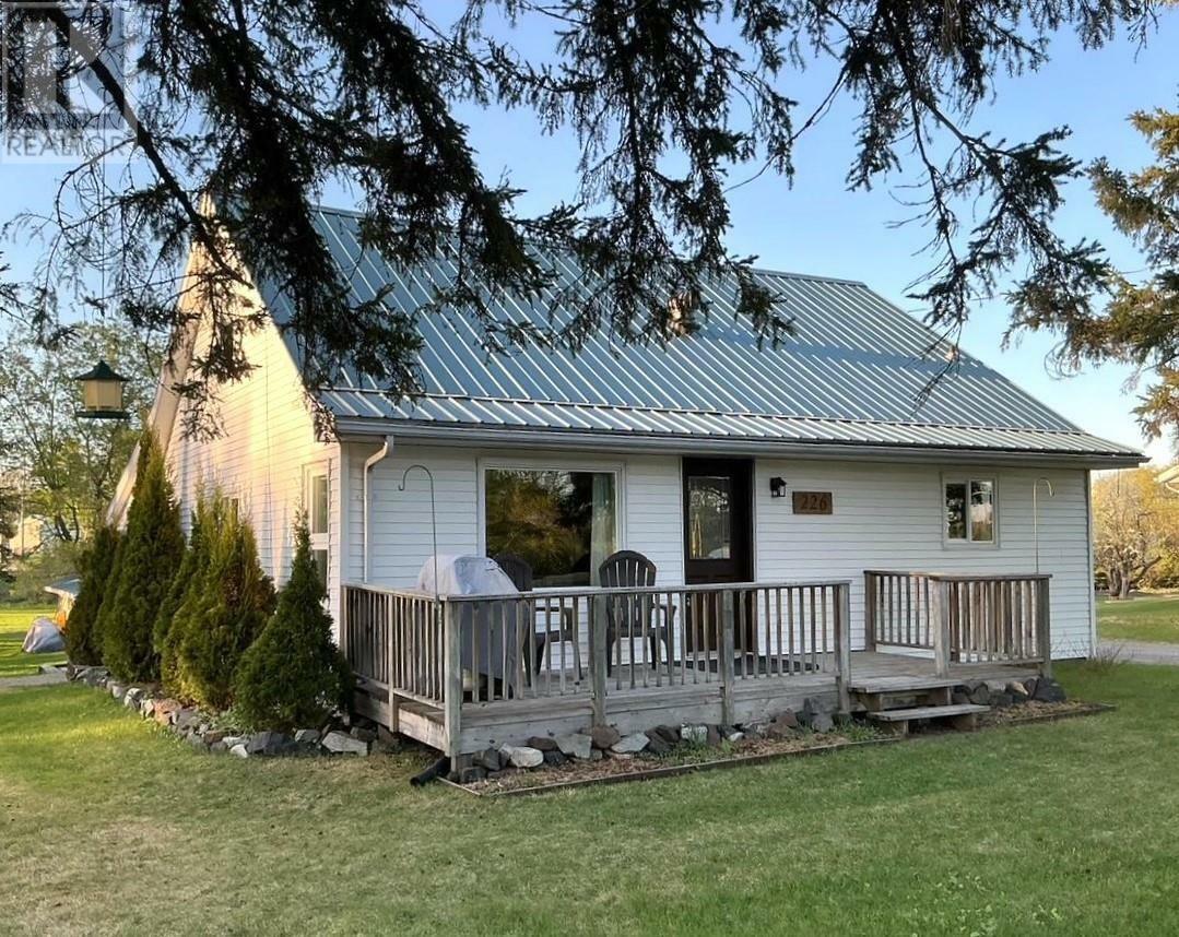Property Photo:  226 Front St  ON P0W 1E0 